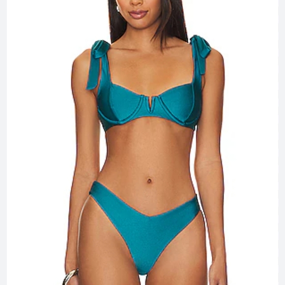 New!Beach Riot Blair‎ Bikini Top - Picture 1 of 9